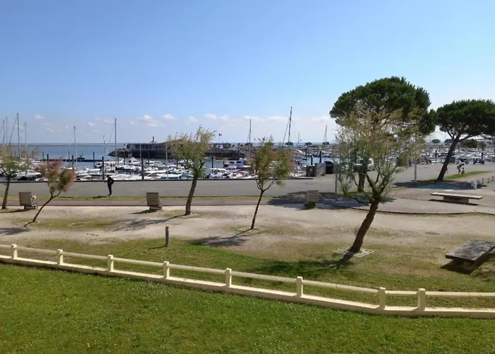 Апартаменти Superb Near The Sea *